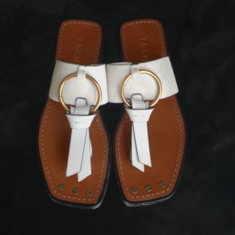 FRAME Le Santa Monica Square ToeSuede Flat Thong Fringe Sandal In White SZ 7.5